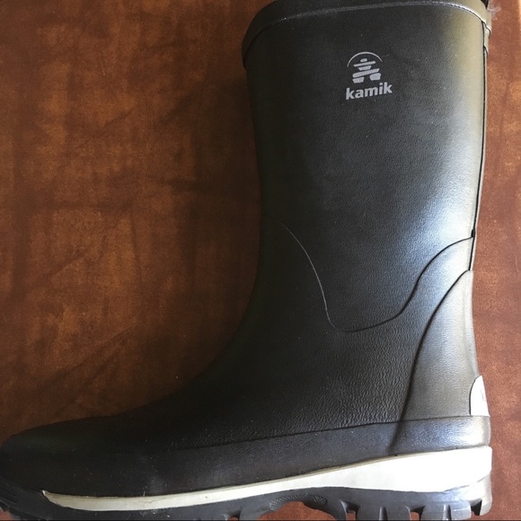 host pick ??NWT Kamik black waterproof boots main image 7